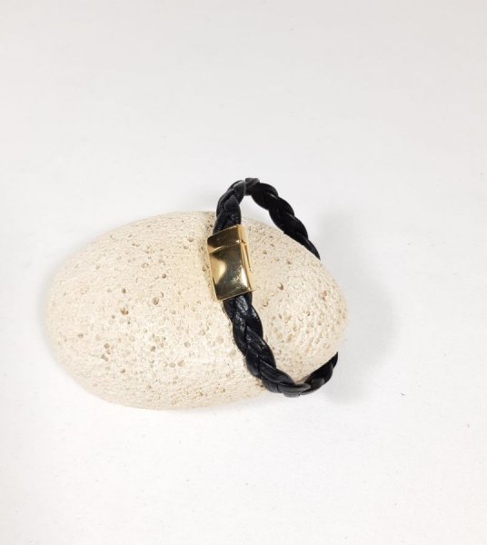 Zwarte rundsleren armband met gouden magnetische sluiting