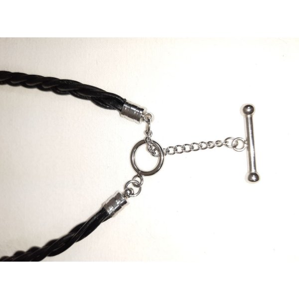 Valentijnsdag! Gevlochten leren ketting en antiek zilveren metalen hanger.