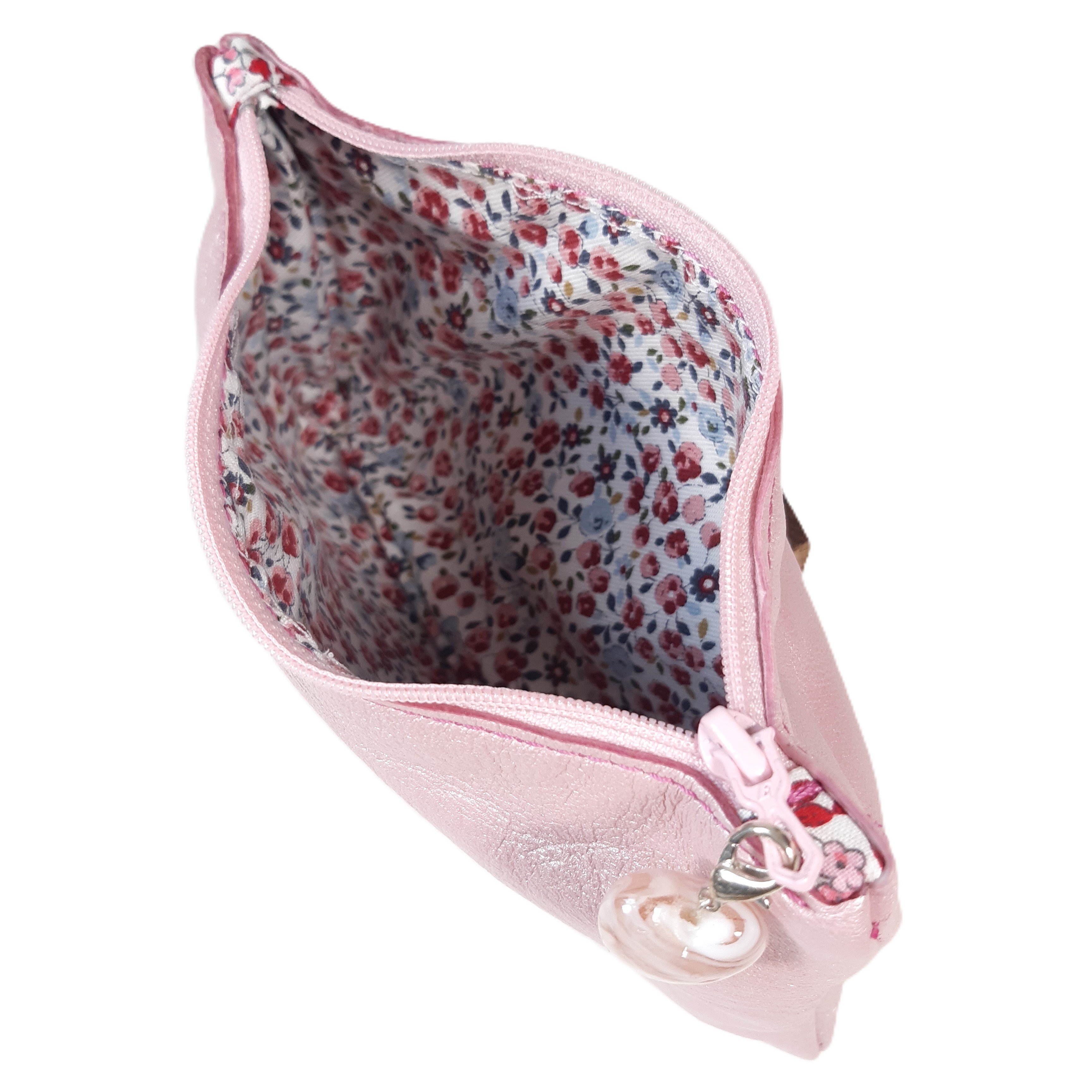 Pochette "girly" pour retrouver facilement les petits objets du quotidien.