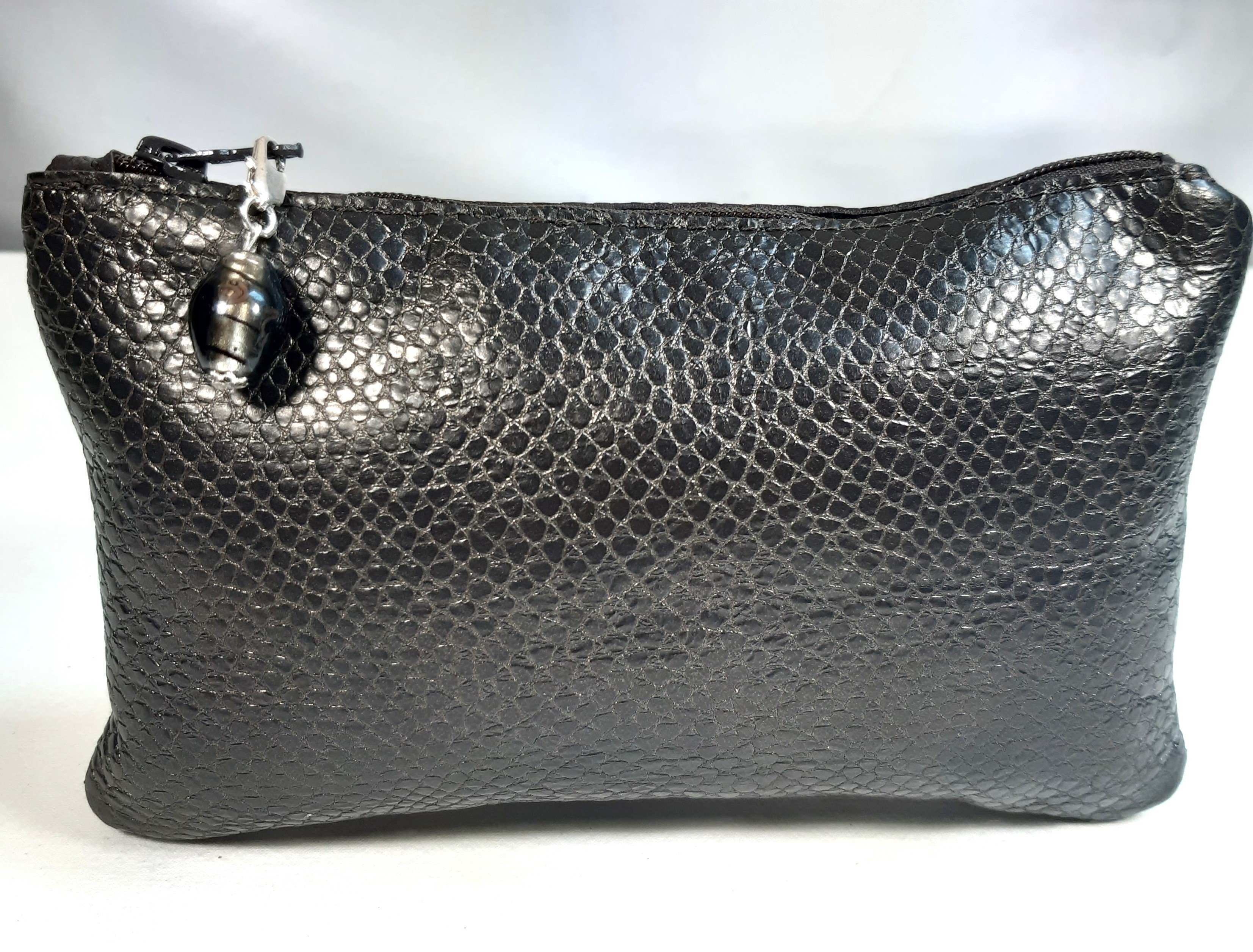 Pochette tendance pour retrouver facilement les petits objets du quotidien.