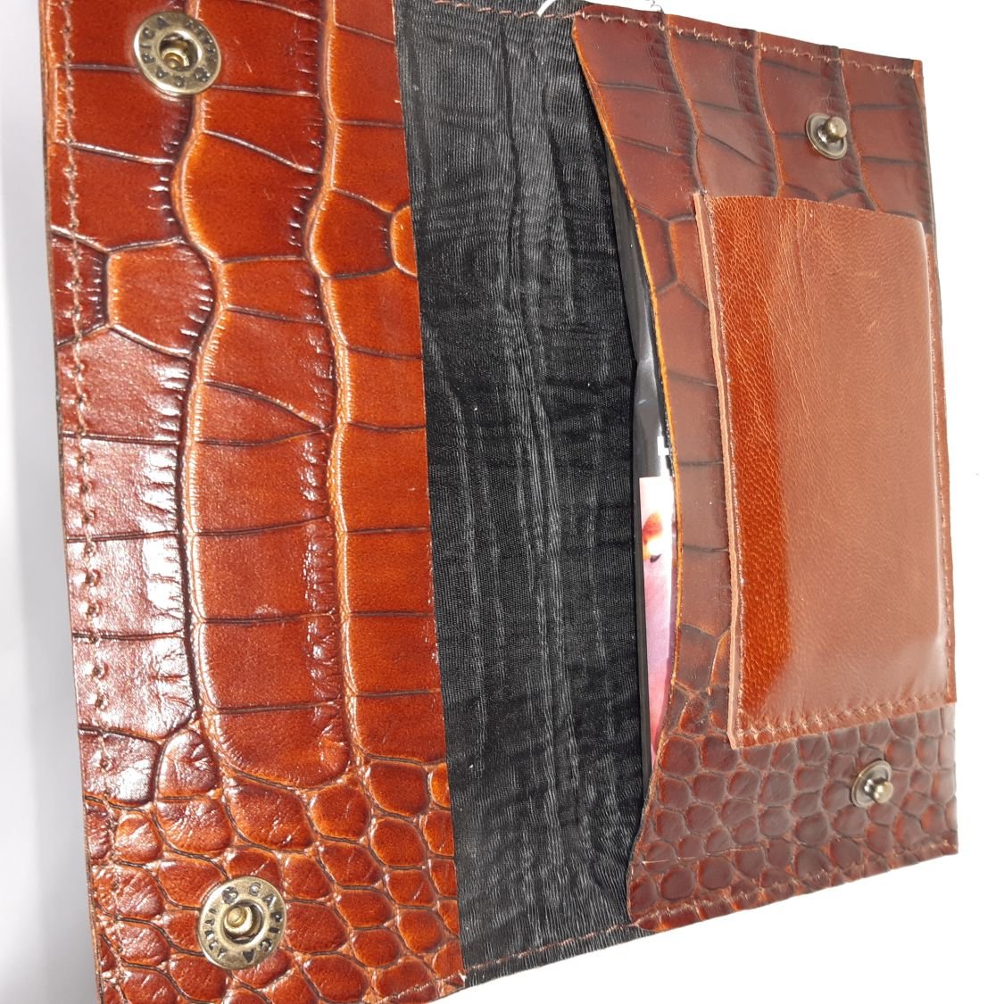 Pochette à tabac croûte de cuir de vachette imprimée façon croco