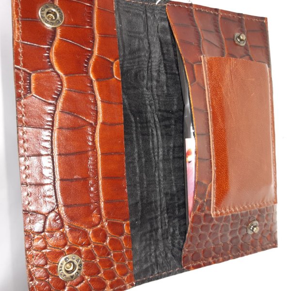Pochette &agrave; tabac cro&ucirc;te de cuir de vachette imprim&eacute;e fa&ccedil;on croco