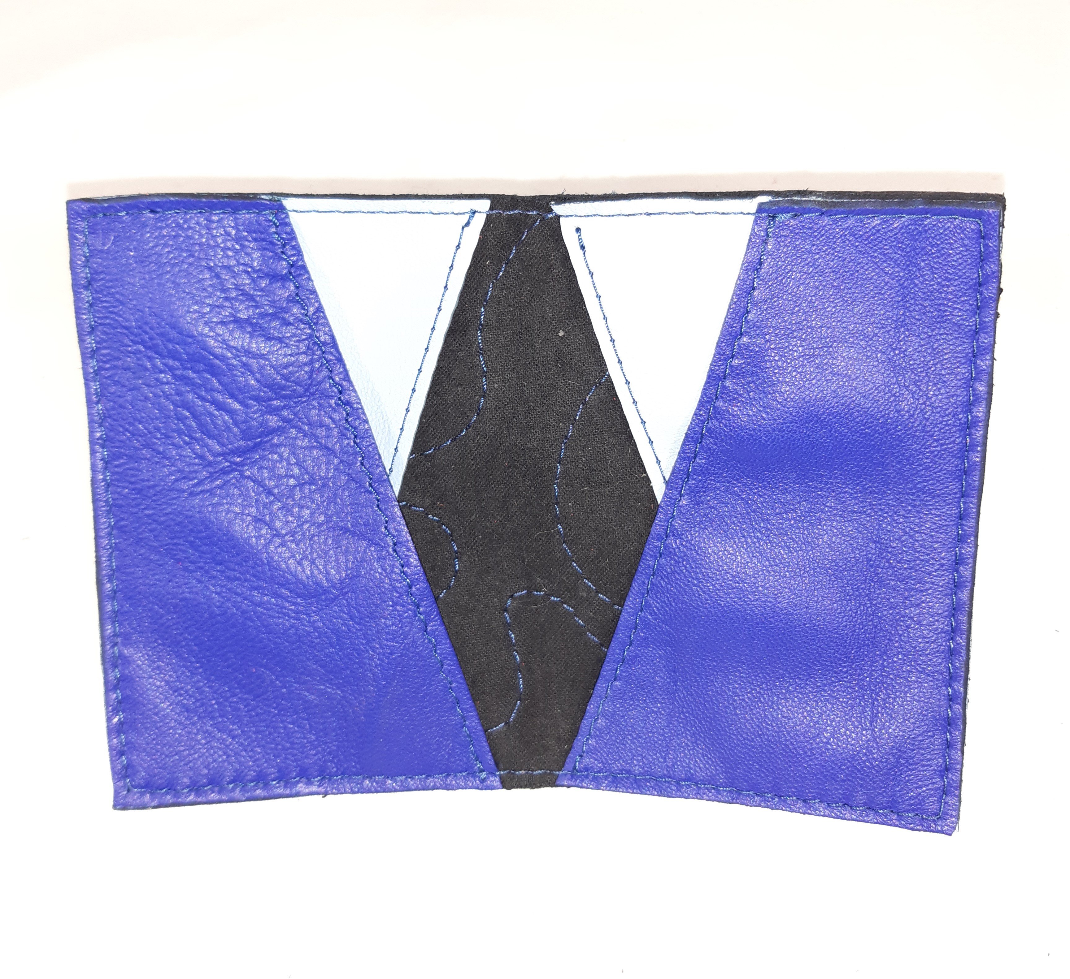 Porte-cartes en cuir bleu marine l&eacute;g&egrave;rement brillant