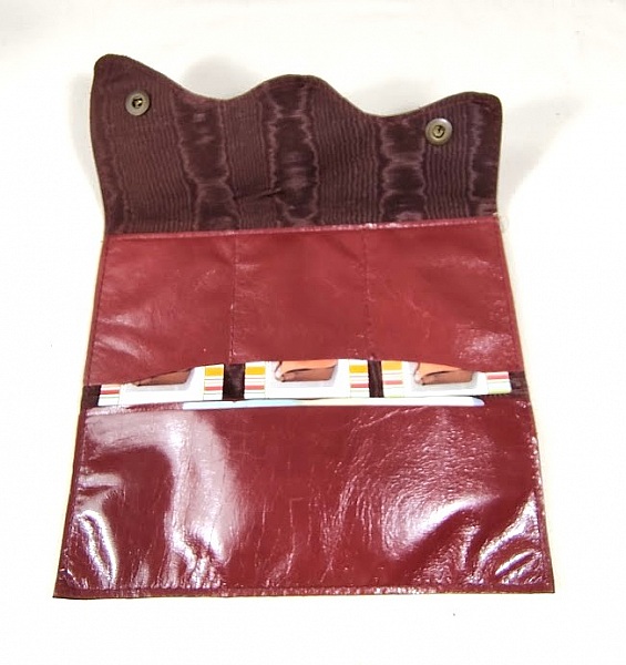 Porte feuilles et porte cartes coloris bordeaux