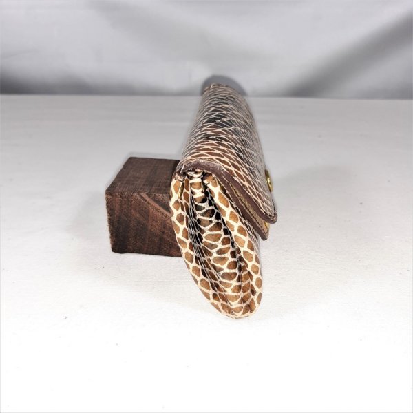 Bruine geitenleren portemonnee met opdruk