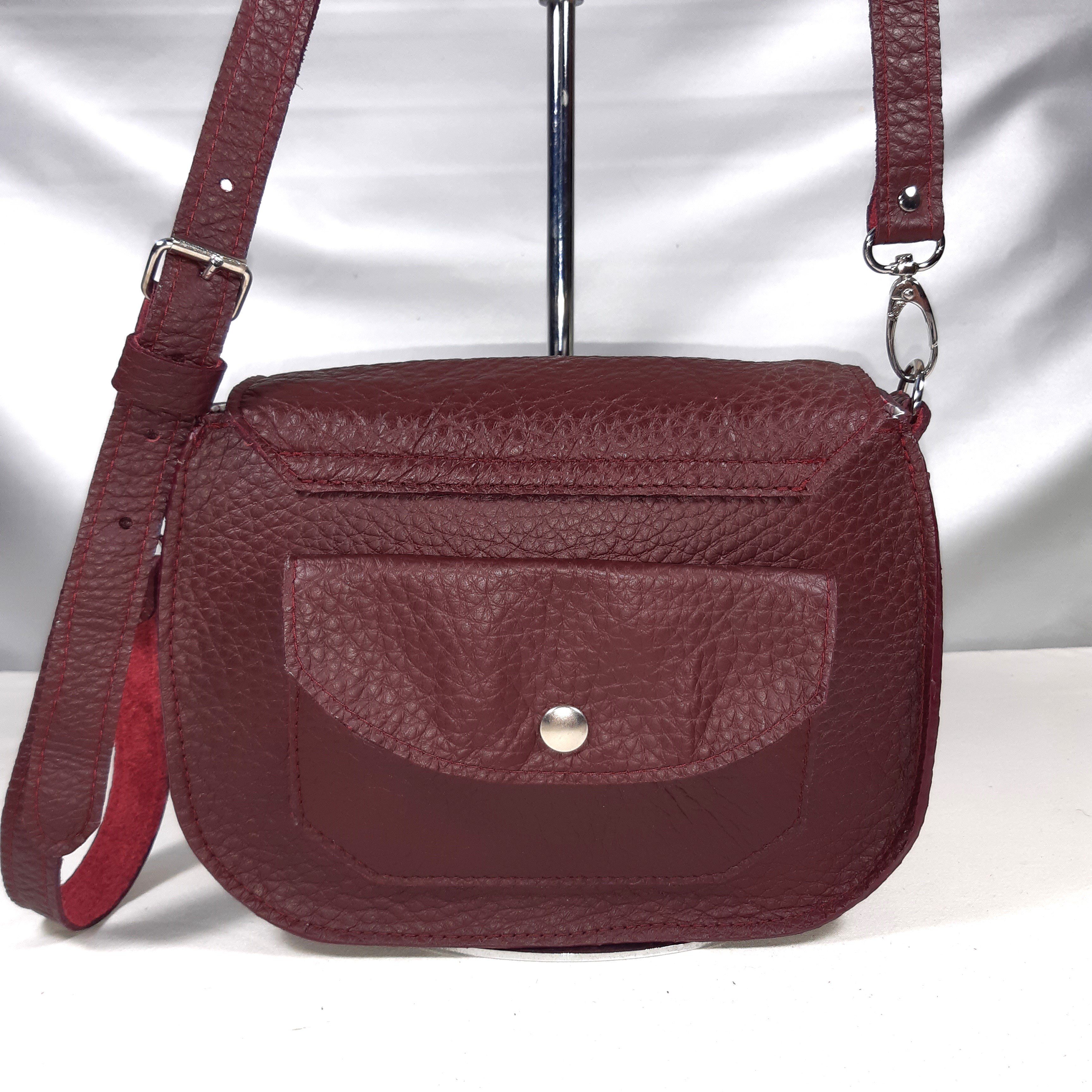 Sac bandouli&egrave;re fermoir chat, coloris bordeaux