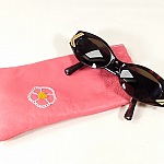 Etui cuir brod&eacute; main pour lunettes de vue ou de soleil.